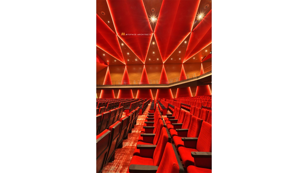 Red Bloom, Auditorium
